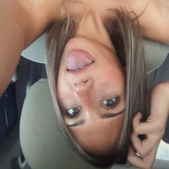 Meet your Posher, Angelina - Picture 1 of 1